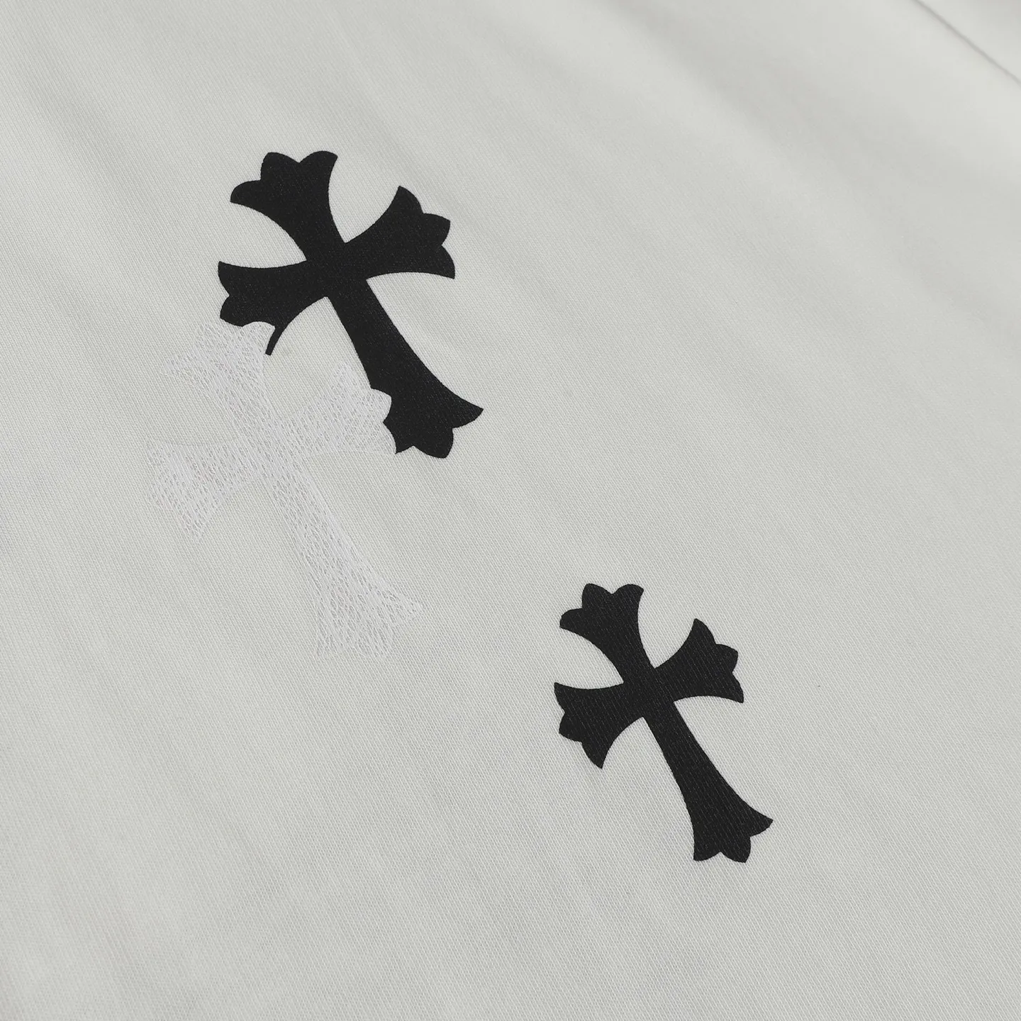 🅿️170 Chrome Hearts/Chrome Hearts 25ss cross printed short-sleeved T-shirt. Fabric 280g double yarn, 1*1 double yarn thread, soft and comfortable to the touch, no deformation, os dropped shoulders and loose version, same style for men and women. The loose version covers the flesh and looks slim but not attractive. Color: black/white Size: XS-L
